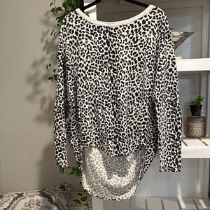 Chic Leopard Print Women's Sweatshirt
